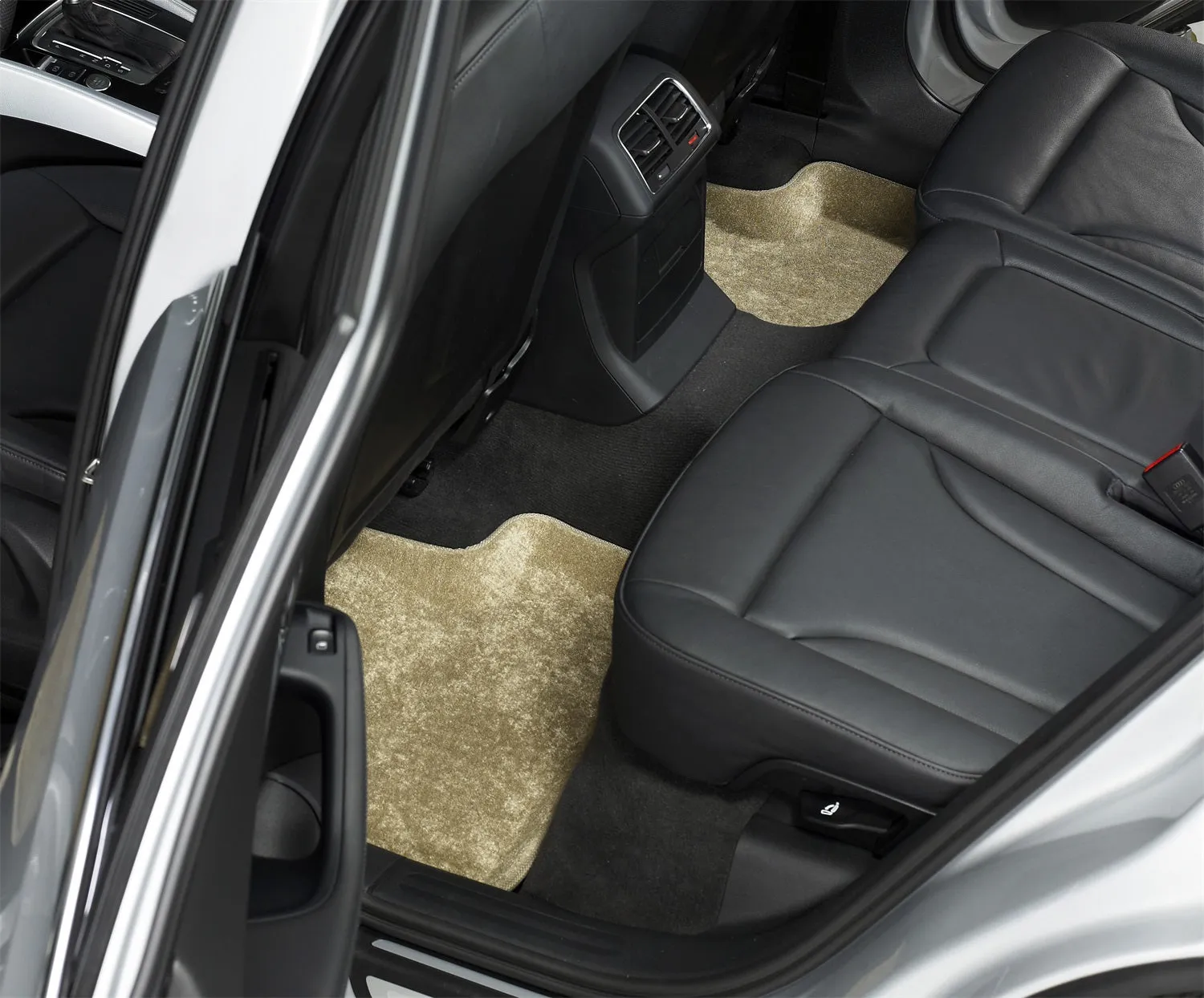3D MAXpider L1BM01822202 - CLASSIC Floor Mat Tan 2 pc. Rear [Available While Supplies Last]