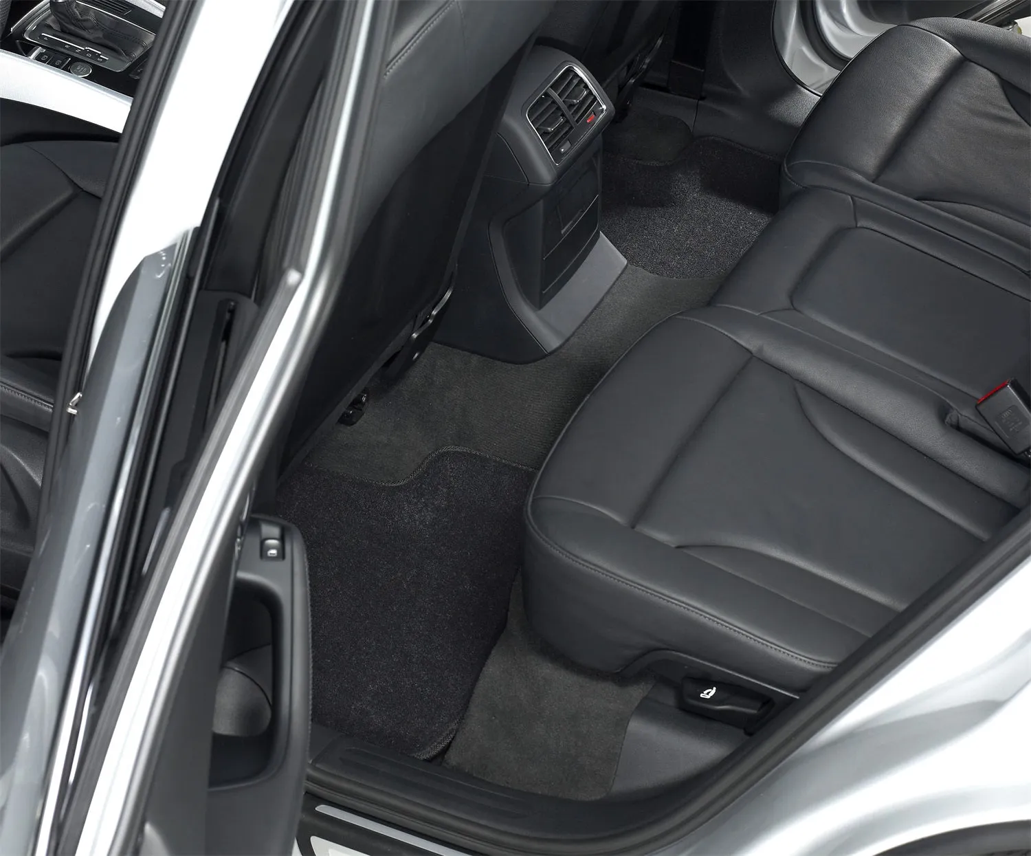 3D MAXpider L1CH06322209 - CLASSIC Floor Mat Black 2 pc. Rear [Available While Supplies Last]