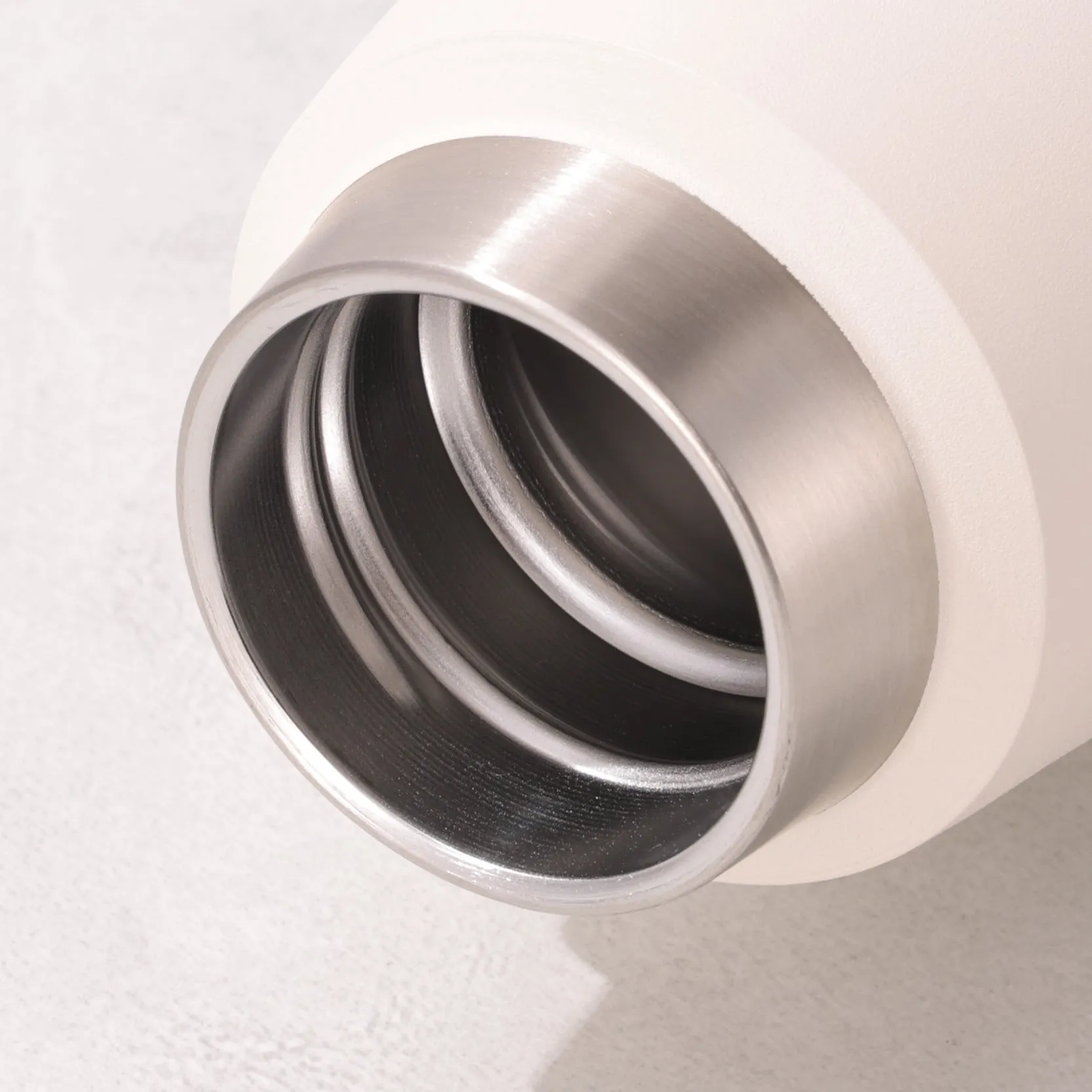 580ml White 316 Stainless Steel Insulated Bottle | American Tapered Design | Outdoor Sports Flask